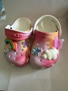 CROCS Kids Pink to Peach Ombre Clog Sandals with Rainbow & Cloud Charms